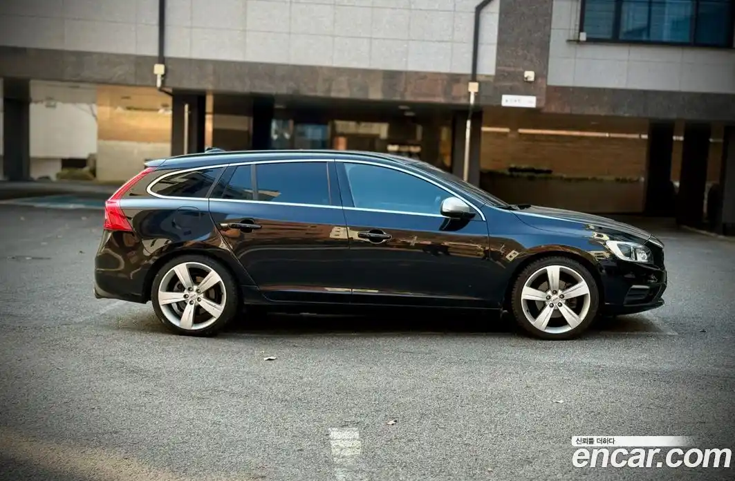 Volvo V60 2014 2.0 Автомат в Москве № 207308, фото 16