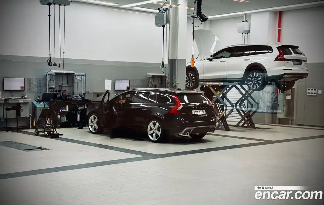 Volvo V60 2014 2.0 Автомат в Москве № 207308, фото 4