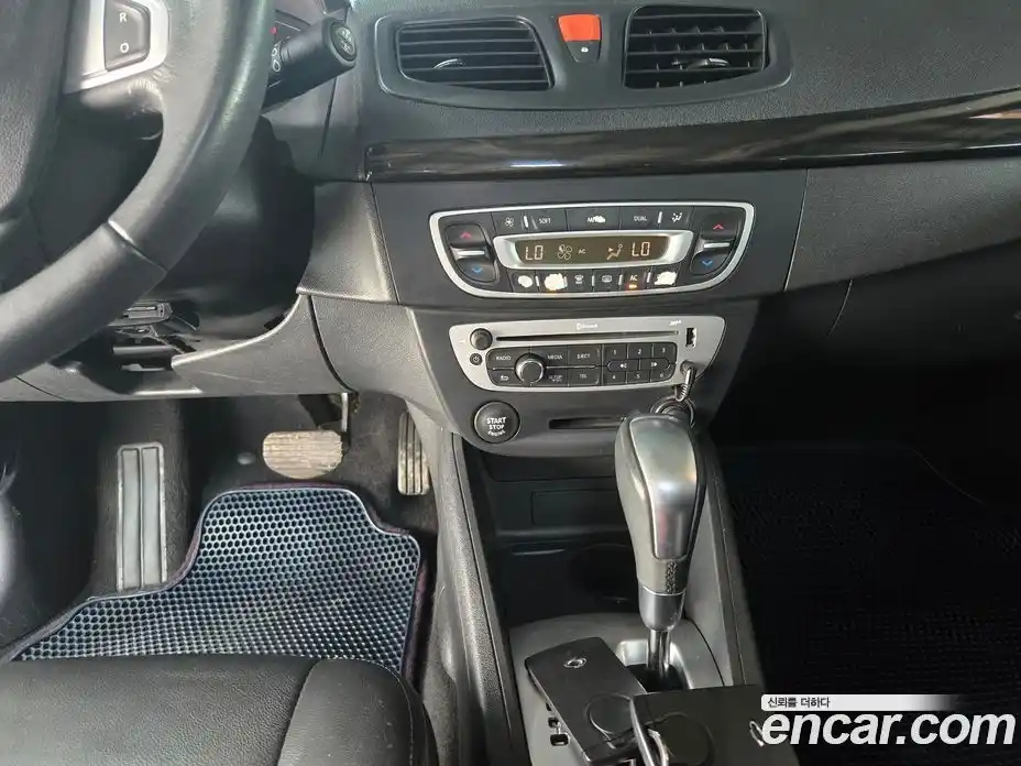 Renault SM3 2014 1.6 Автомат в Москве № 210034, фото 14