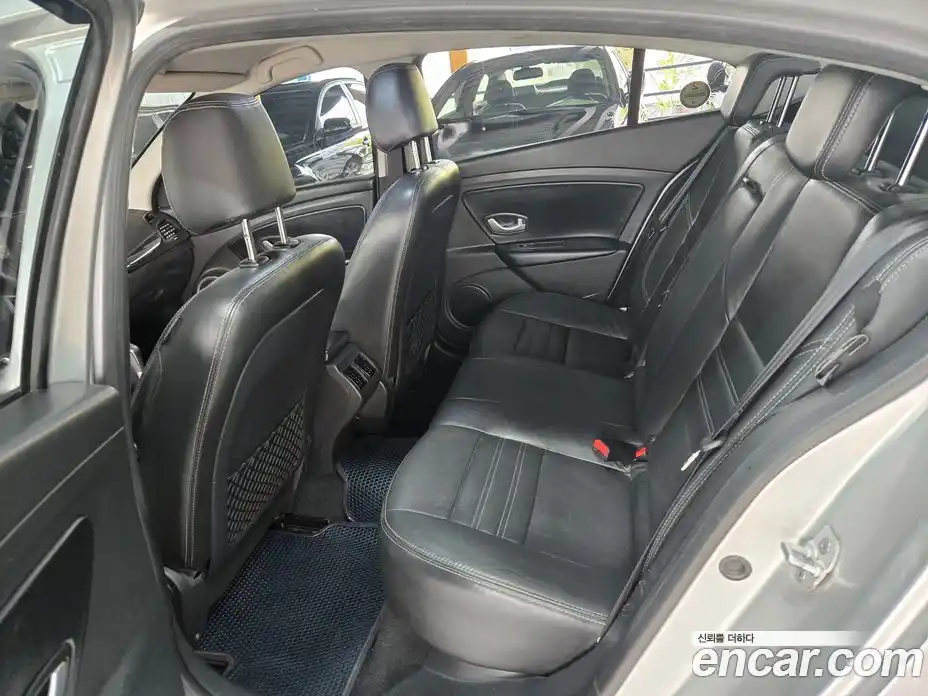 Renault SM3 2014 1.6 Автомат в Москве № 210034, фото 10