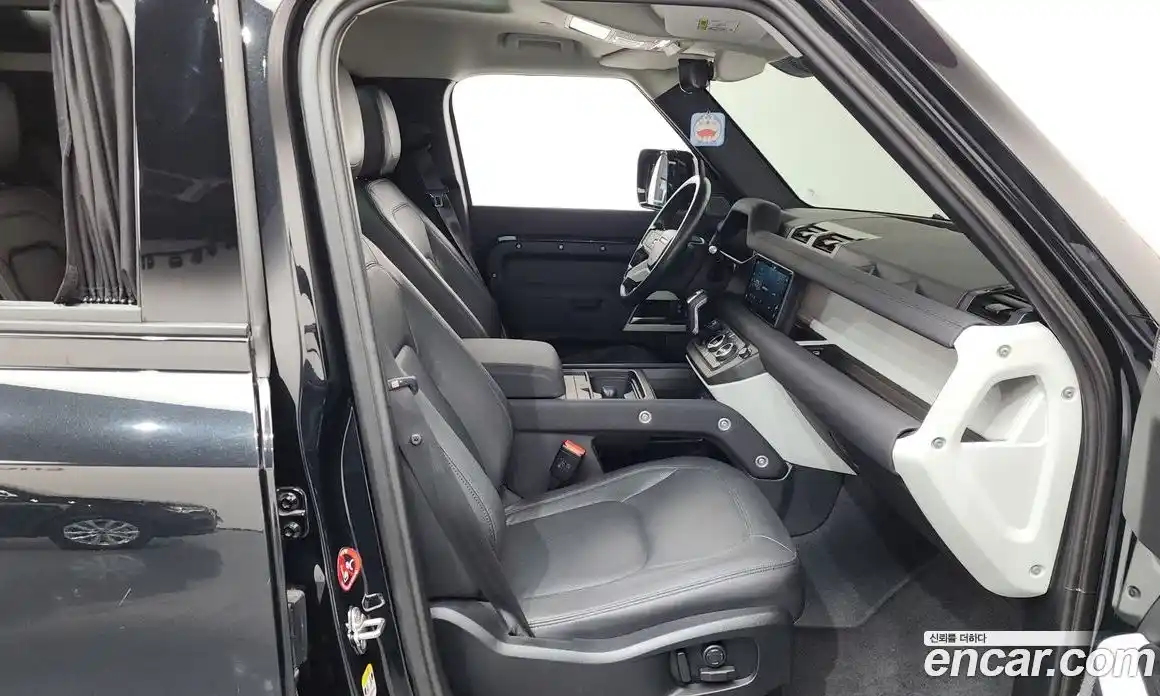 Land Rover Defender 2023 3.0 Автомат в Москве № 213401, фото 1