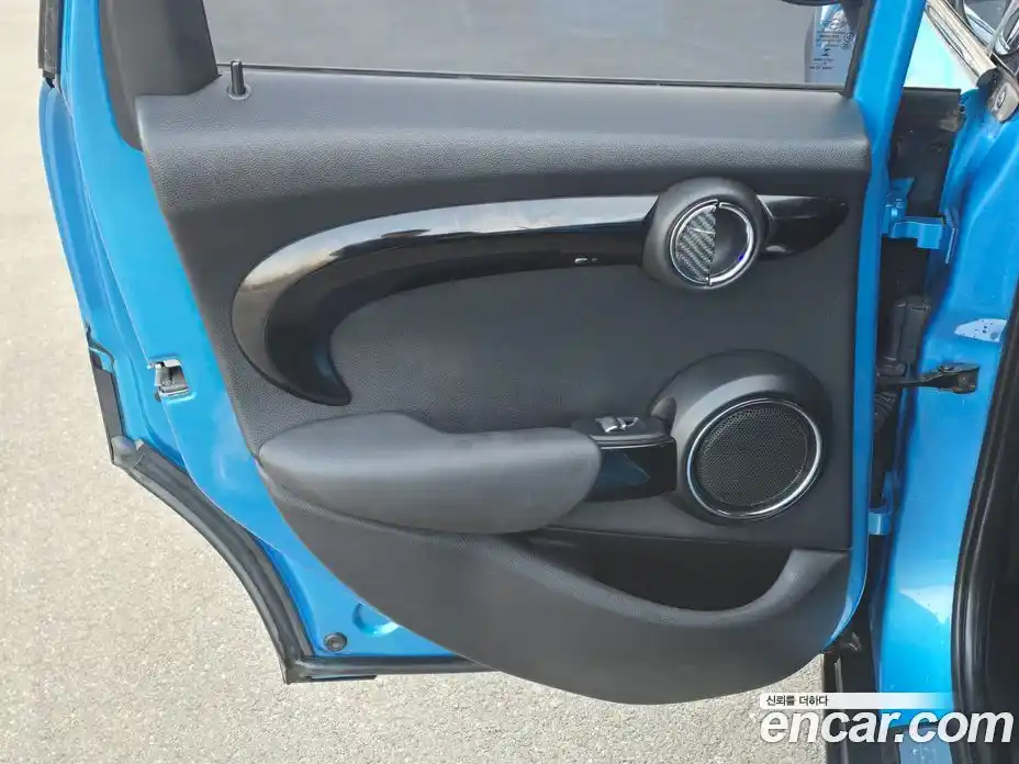 Mini Cooper 2016 2.0 Автомат в Москве № 214429, фото 11