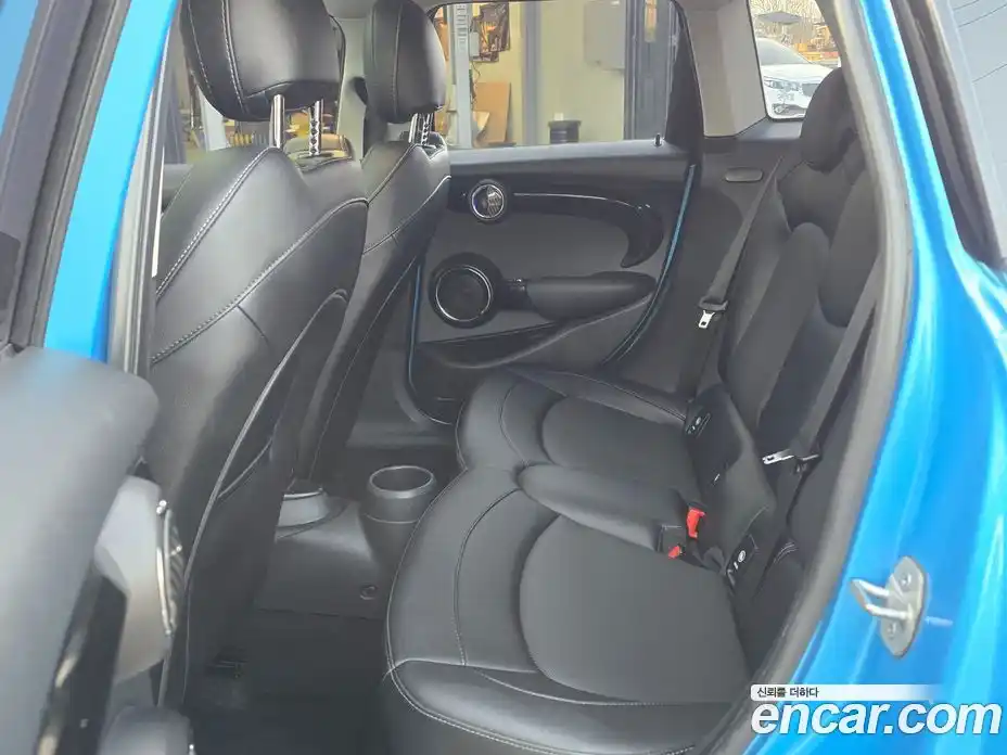 Mini Cooper 2016 2.0 Автомат в Москве № 214429, фото 9