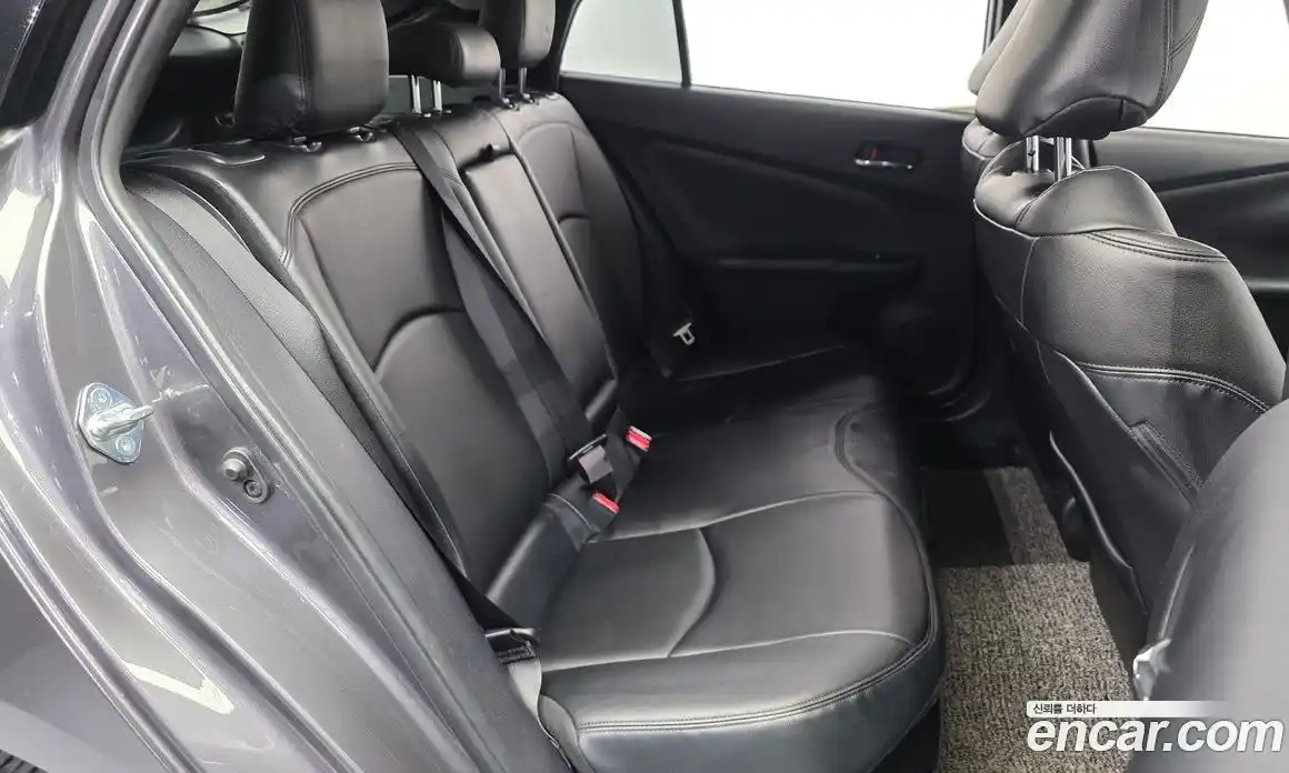 Toyota Prius 2018 1.8 Автомат в Москве № 215549, фото 17