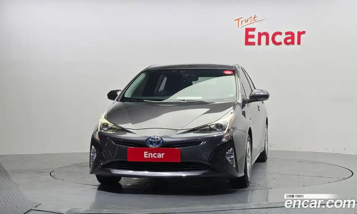 Toyota Prius 2018 1.8 Автомат в Москве № 215549, фото 19