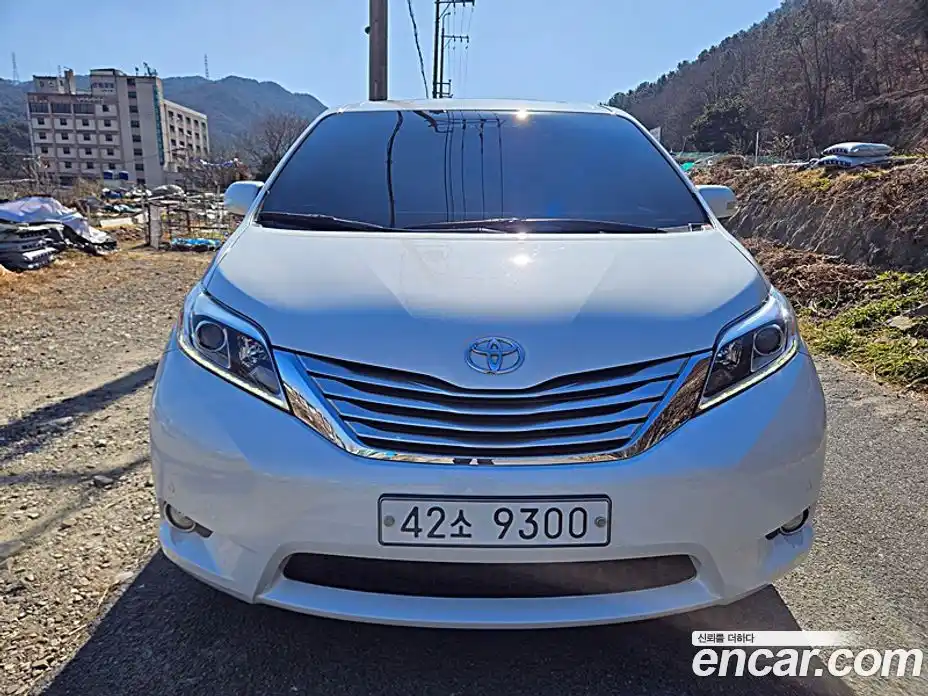 Toyota Sienna 2017 3.5 Автомат в Москве № 215667, фото 1