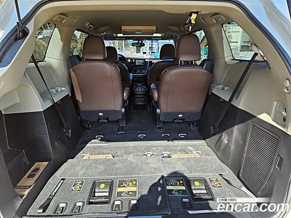 Toyota Sienna 2017 3.5 Автомат в Москве № 215667, фото 14