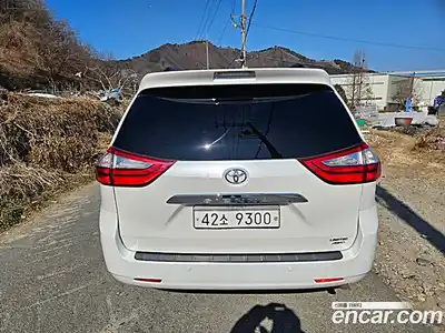 Toyota Sienna 2017 3.5 Автомат в Москве № 215667, миниатюра 2