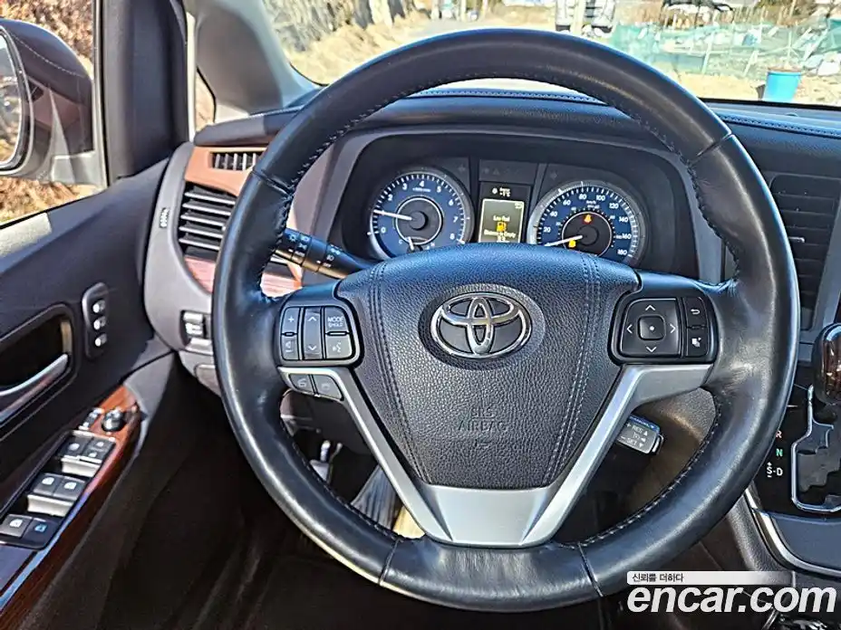 Toyota Sienna 2017 3.5 Автомат в Москве № 215667, фото 10