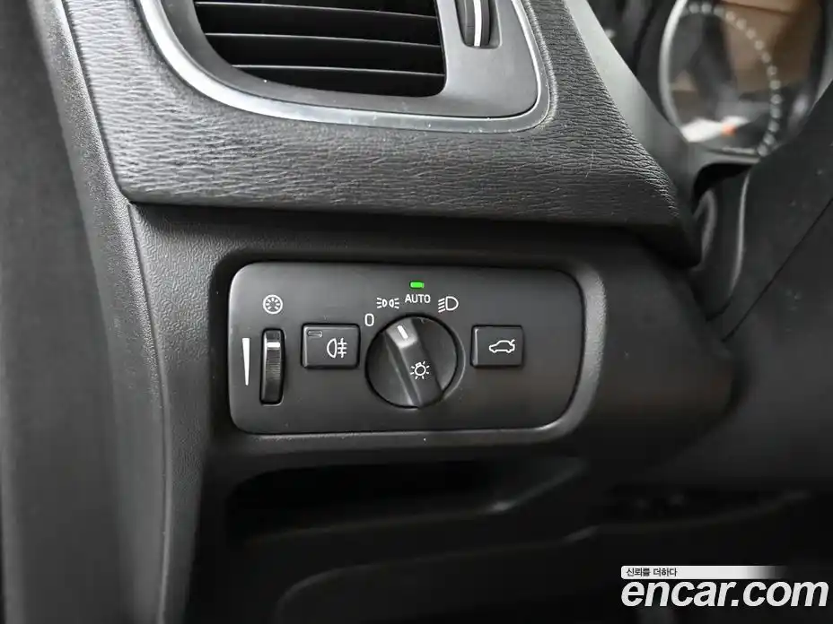 Volvo V40 2018 2.0 Автомат в Москве № 223993, фото 17