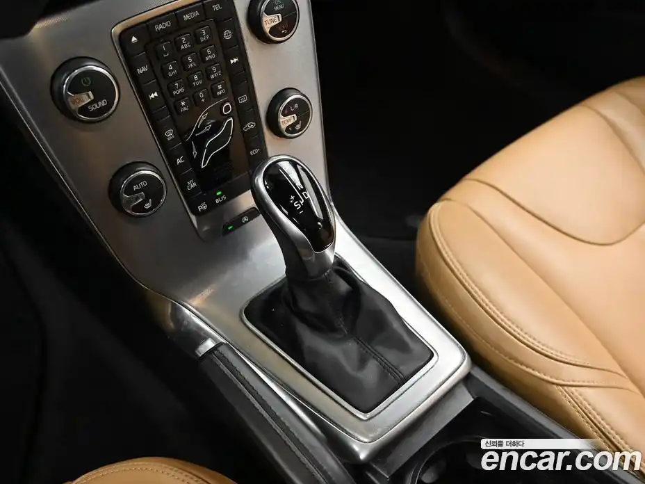 Volvo V40 2018 2.0 Автомат в Москве № 223993, фото 10