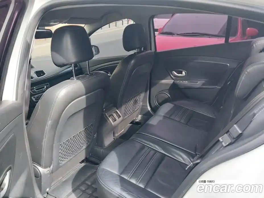 Renault SM3 2013 1.6 Автомат в Москве № 227389, фото 12