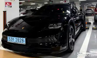 Porsche Taycan, 2024