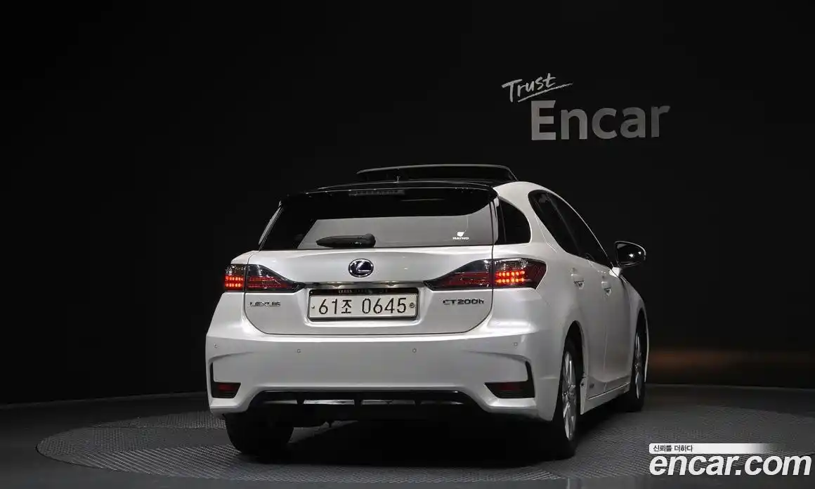 Lexus CT200h 2016 1.8 Автомат в Москве № 231978, фото 11