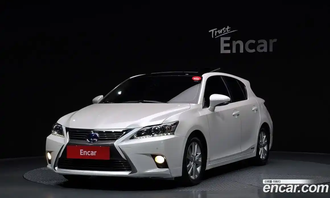 Lexus CT200h 2016 1.8 Автомат в Москве № 231978, фото 13