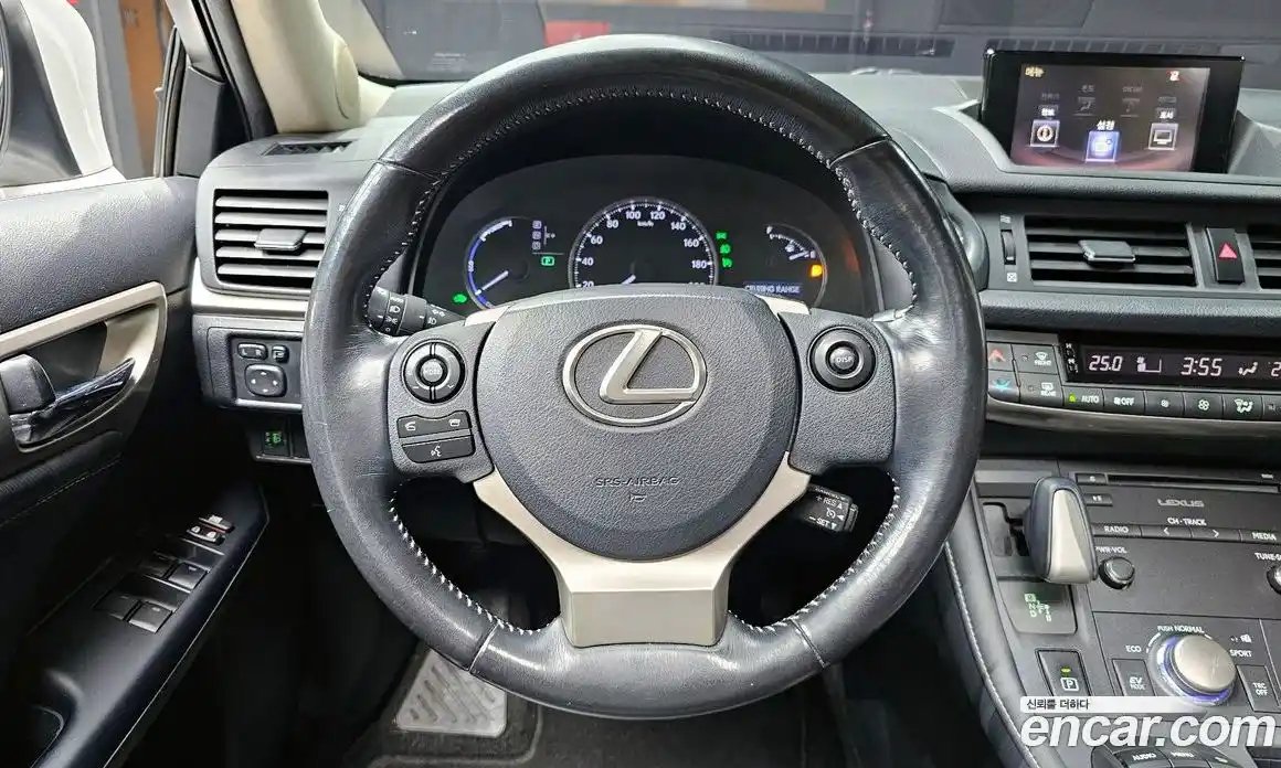 Lexus CT200h 2016 1.8 Автомат в Москве № 231978, фото 15