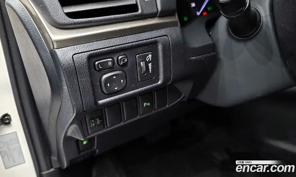 Lexus CT200h 2016 1.8 Автомат в Москве № 231978, фото 18