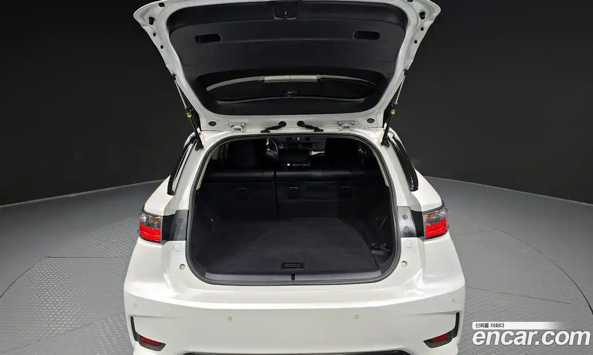 Lexus CT200h 2016 1.8 Автомат в Москве № 231978, фото 19