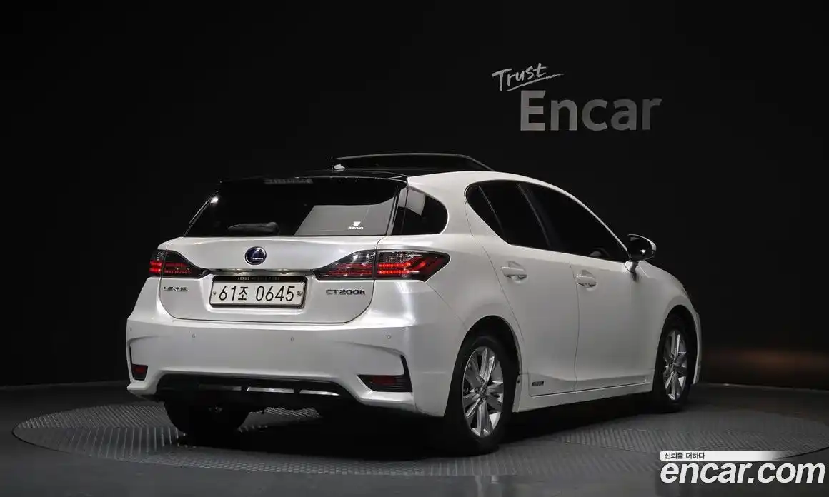 Lexus CT200h 2016 1.8 Автомат в Москве № 231978, фото 3