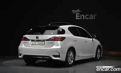 Lexus CT200h 2016 1.8 Автомат в Москве № 231978, миниатюра 3