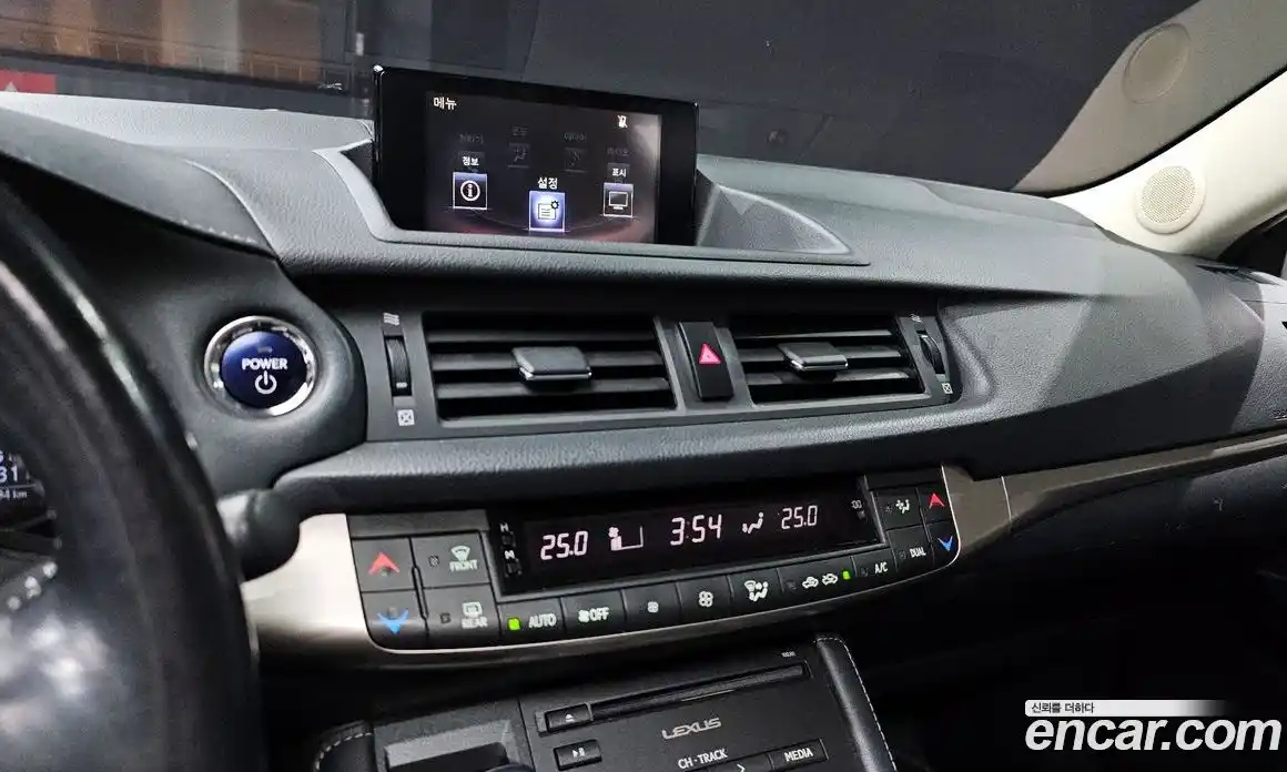 Lexus CT200h 2016 1.8 Автомат в Москве № 231978, фото 6