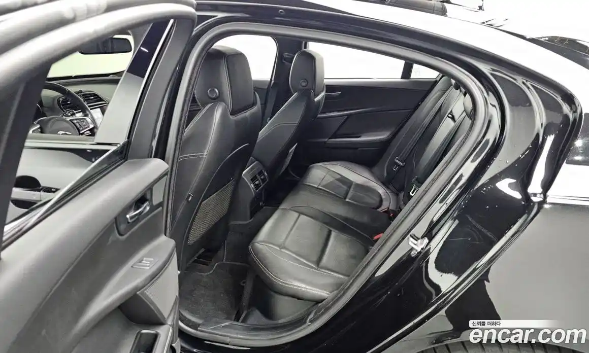 Jaguar XE 2016 3.0 Автомат в Москве № 238130, фото 11