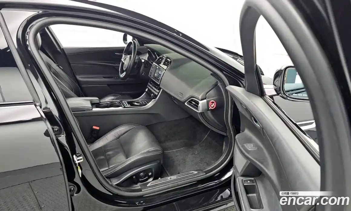 Jaguar XE 2016 3.0 Автомат в Москве № 238130, фото 9