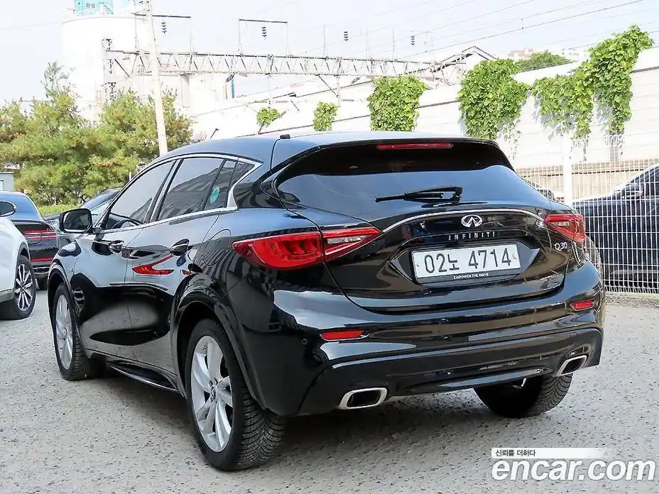 Infiniti Q30 2019 2.0 Автомат в Москве № 249191, фото 3