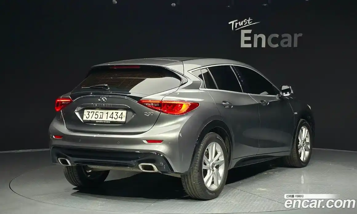 Infiniti Q30 2019 2.0 Автомат в Москве № 256152, фото 16