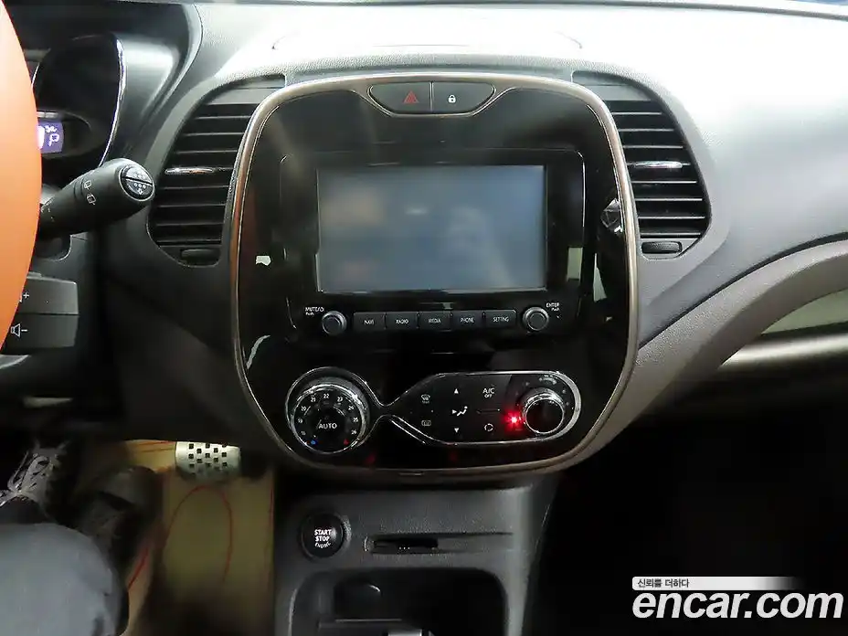 Renault QM3 2017 1.5 Автомат в Москве № 266036, фото 12