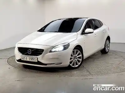 Volvo V40, 2015