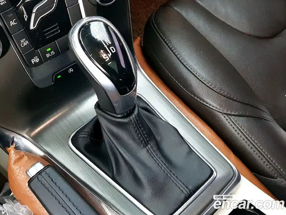 Volvo V40 2015 1.6 Автомат в Москве № 294059, фото 12