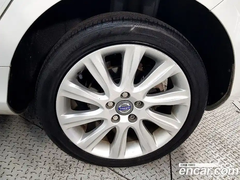 Volvo V40 2015 1.6 Автомат в Москве № 294059, фото 20