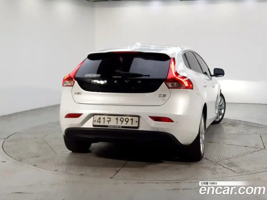 Volvo V40 2015 1.6 Автомат в Москве № 294059, фото 3