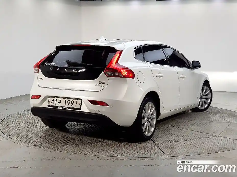 Volvo V40 2015 1.6 Автомат в Москве № 294059, фото 4