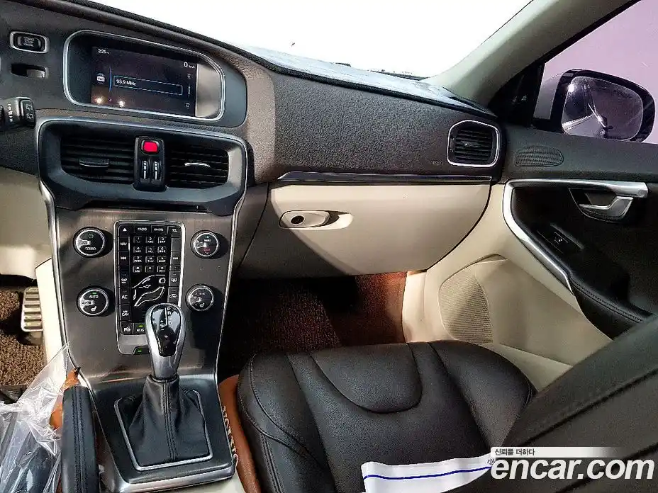 Volvo V40 2015 1.6 Автомат в Москве № 294059, фото 10