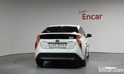 Toyota Prius 2017 1.8 Автомат в Москве № 384131, миниатюра 3