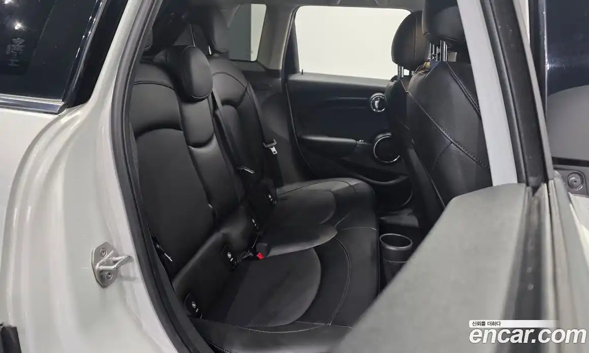 Mini Cooper 2021 1.5 Автомат в Москве № 392610, фото 12