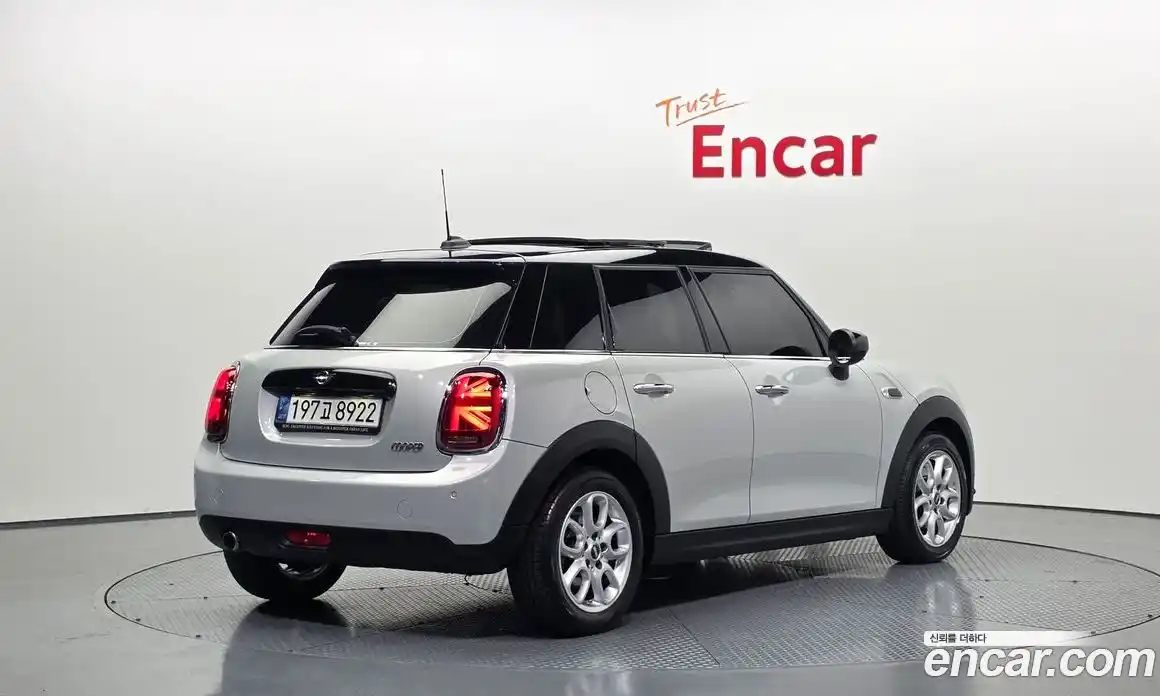 Mini Cooper 2021 1.5 Автомат в Москве № 392610, фото 2