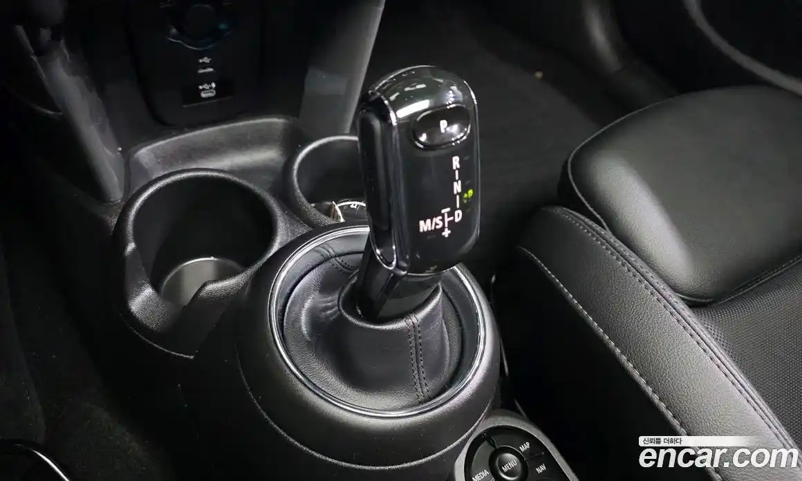 Mini Cooper 2021 1.5 Автомат в Москве № 392610, фото 9