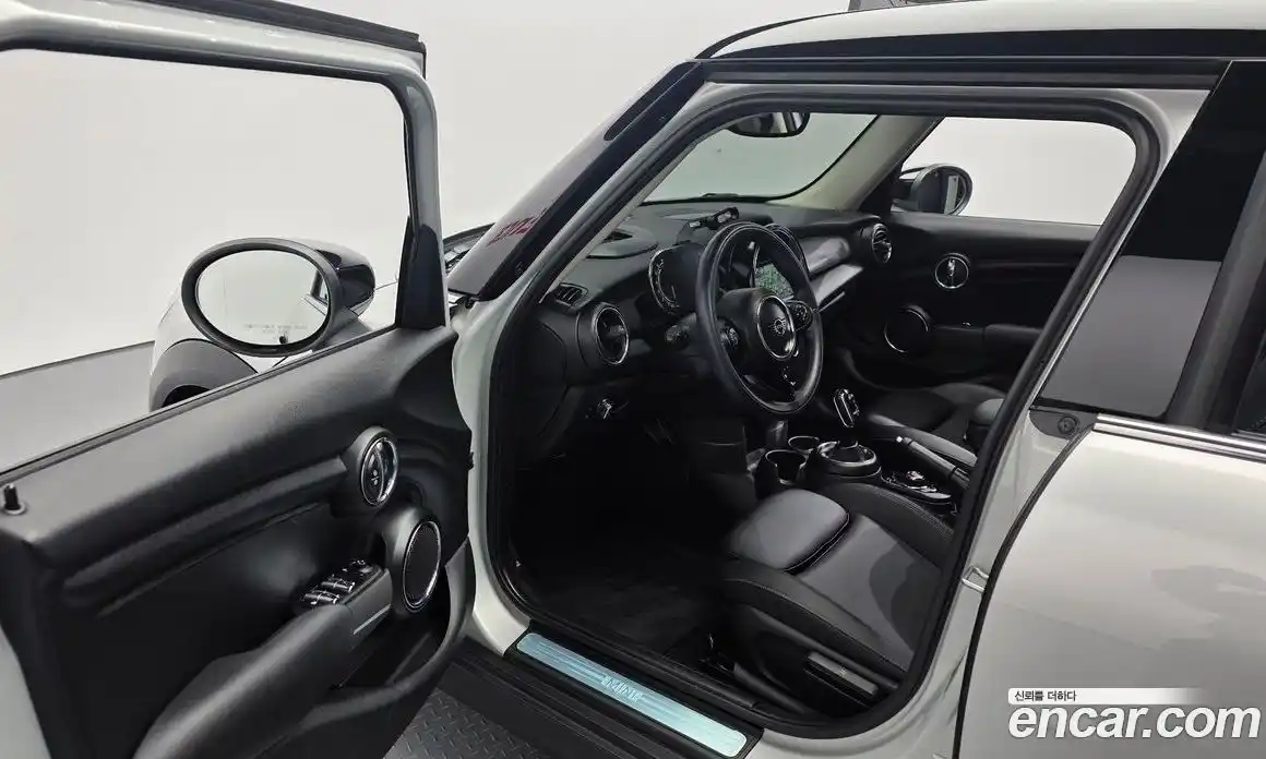 Mini Cooper 2021 1.5 Автомат в Москве № 392610, фото 10