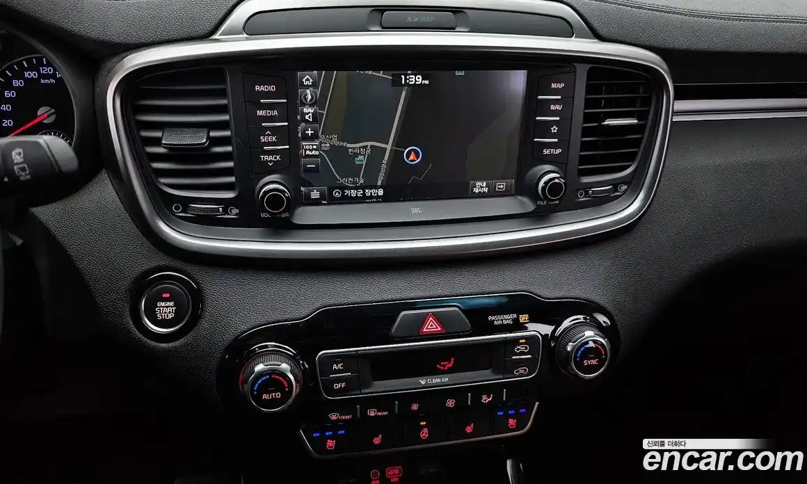 Kia Sorento 2018 2.0 Автомат в Москве № 96108, фото 15