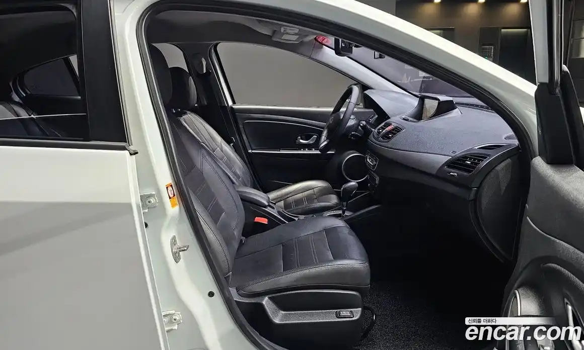 Renault SM3 2018 1.6 Автомат в Москве № 107150, фото 15