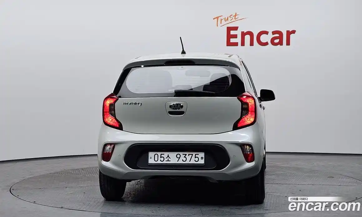 Kia Morning 2017 1.0 Автомат в Москве № 115354, фото 13