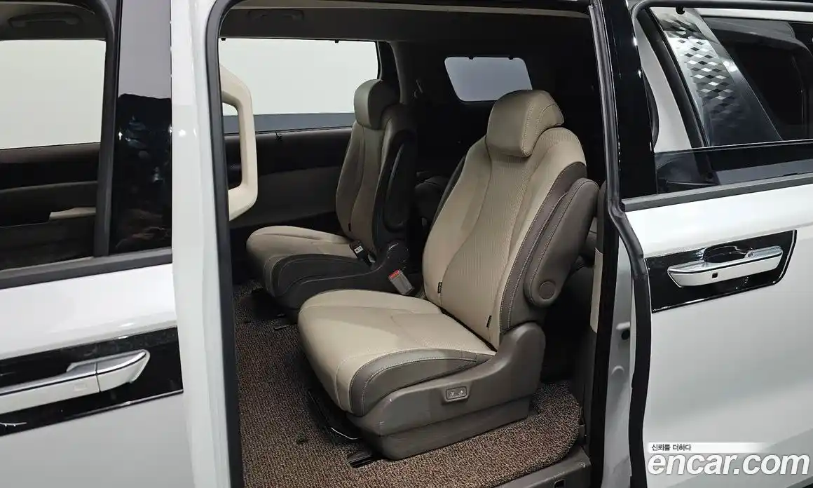 Kia Canival 2023 3.5 Автомат в Москве № 115453, фото 19