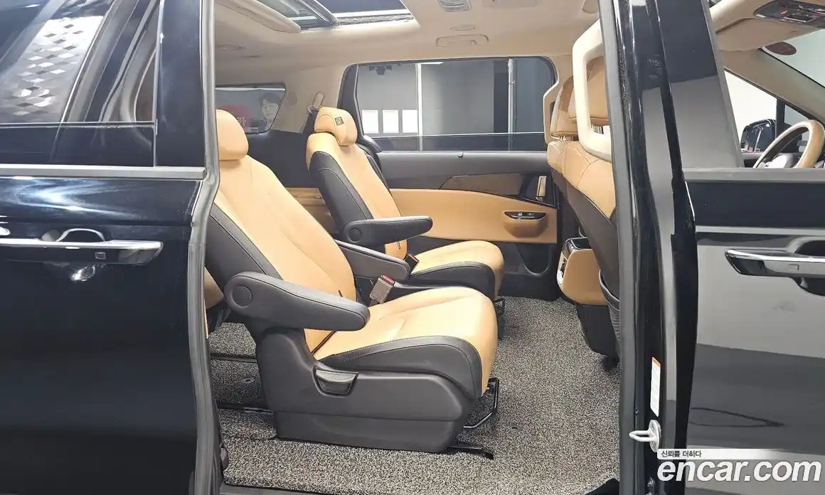 Kia Canival 2023 3.5 Автомат в Москве № 121190, фото 4