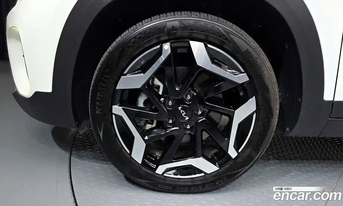 Kia Seltos 2023 1.6 Автомат в Москве № 127799, фото 17