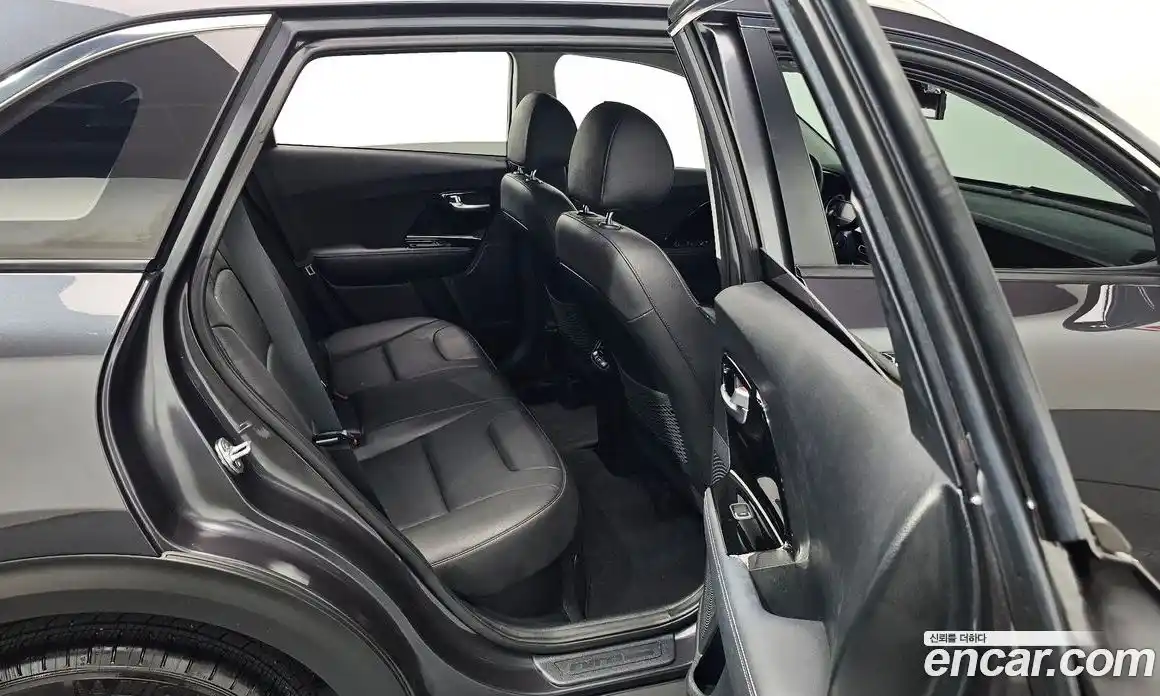 Kia Niro 2020 1.6 Автомат в Москве № 133179, фото 11