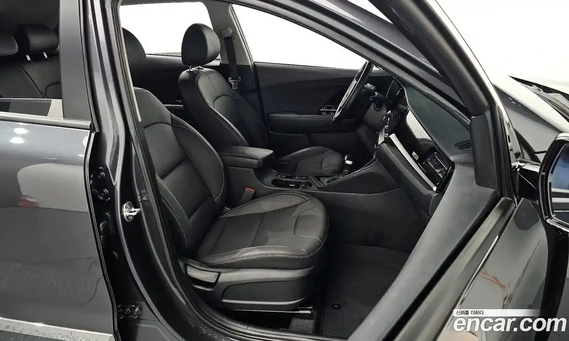Kia Niro 2020 1.6 Автомат в Москве № 133179, фото 10