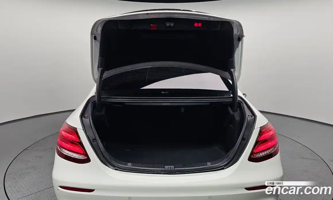 Mercedes-Benz E-Class 2020 2.0 Автомат в Москве № 161541, фото 19